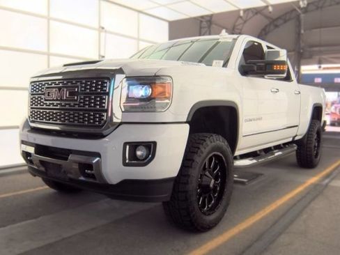 Used 2019 GMC Sierra 2500 Denali w/ Duramax Plus Package AWD/4WD image 1