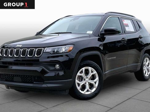 Used 2024 Jeep Compass Latitude AWD/4WD image 1