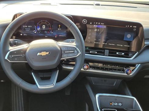 New 2026 Chevrolet Equinox LT w/ Convenience Package II image 12