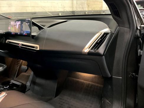 Used 2023 BMW iX xDrive50 image 18