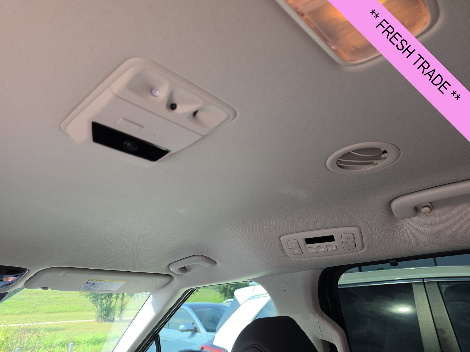 Used 2024 Kia Carnival EX FWD image 19