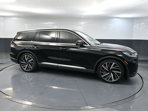 Used 2025 Lincoln Aviator Reserve w/ Equipment Group 201A image 4