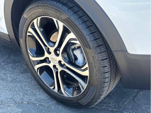 Used 2018 Chevrolet Bolt Premier w/ Infotainment Package FWD image 5