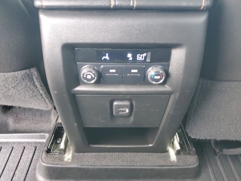 Used 2018 Chevrolet Traverse LT image 30