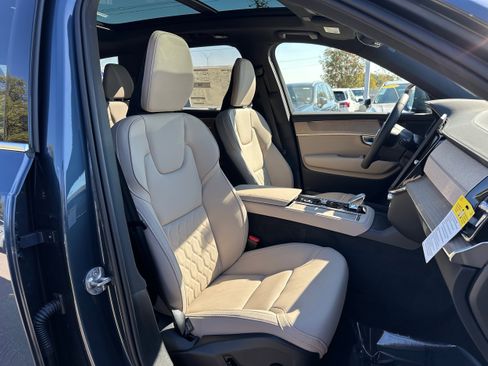 New 2026 Volvo XC90 B6 Plus w/ Protection Package Premier image 9