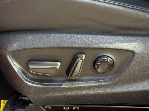 Used 2023 Toyota Crown Limited image 31