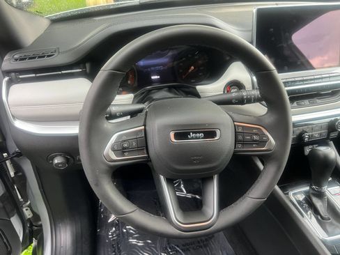 Used 2025 Jeep Compass Limited AWD/4WD image 24