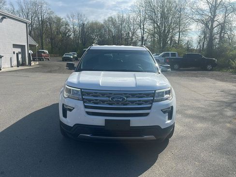 Used 2018 Ford Explorer XLT w/ Equipment Group 201A image 2