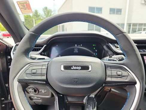 Used 2023 Jeep Grand Cherokee Trailhawk AWD/4WD image 19