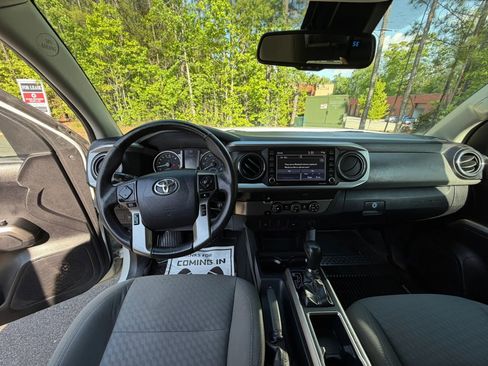 Used 2020 Toyota Tacoma SR5 RWD image 20