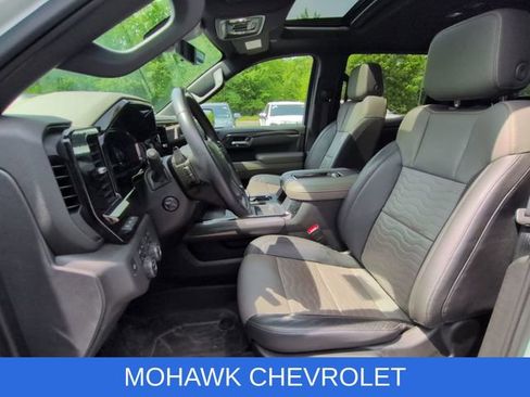 Used 2022 Chevrolet Silverado 1500 ZR2 w/ Technology Package AWD/4WD image 10