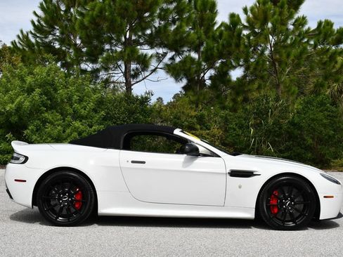 Used 2017 Aston Martin V12 Vantage S RWD image 45