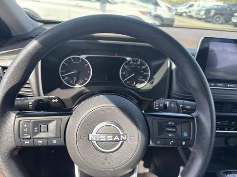 Used 2023 Nissan Rogue SV FWD image 33