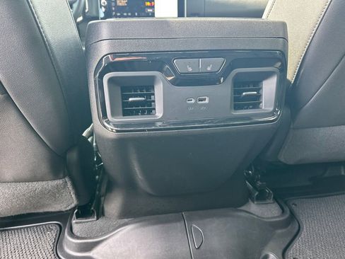 Used 2024 GMC Sierra 2500 AT4 w/ AT4 Premium Plus Package AWD/4WD image 23