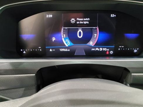 Used 2024 Volkswagen Tiguan SE R-Line image 31