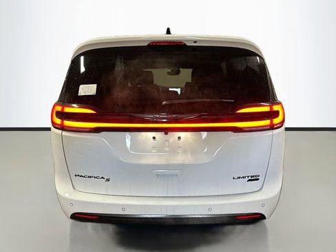 New 2026 Chrysler Pacifica Limited w/ S Appearance Package AWD/4WD image 7