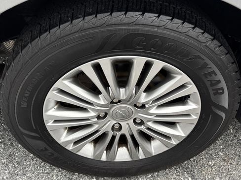 Used 2013 Chrysler Town & Country Touring-L w/ Driver Convenience Group FWD image 8