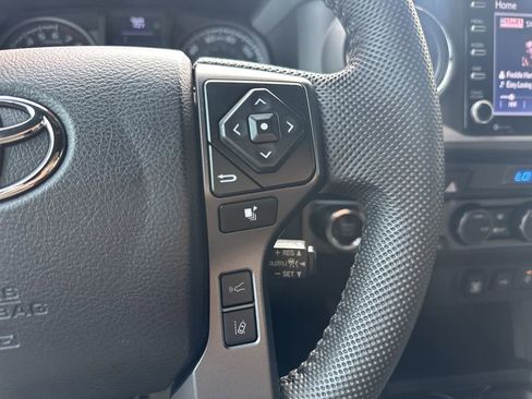 Certified 2022 Toyota Tacoma TRD Off-Road AWD/4WD image 26
