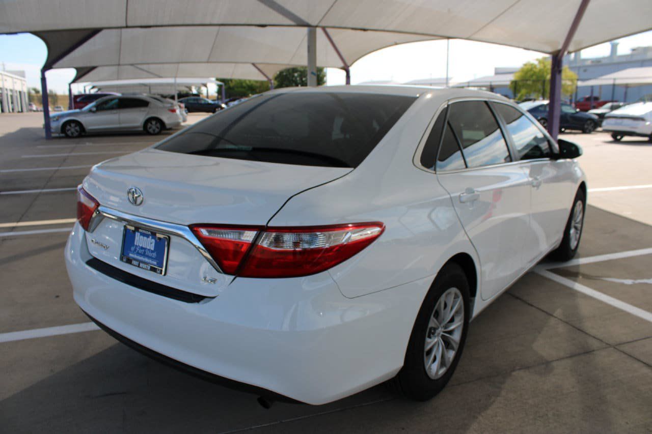 Used 2016 Toyota Camry LE FWD image 6