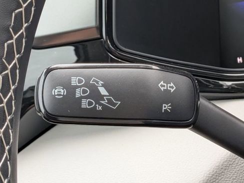 New 2026 Volkswagen Taos S image 31