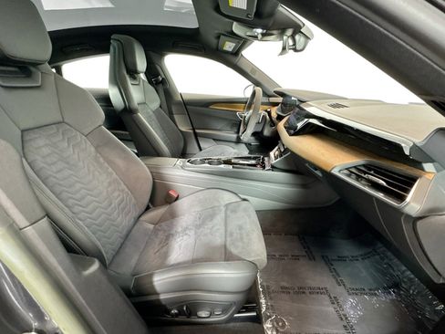 Used 2023 Audi e-tron GT Premium Plus image 26