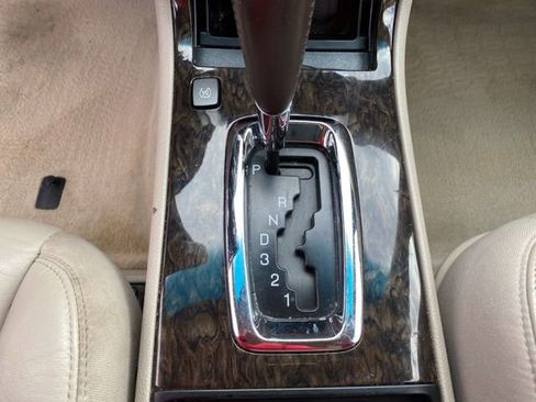 Used 2011 Cadillac DTS Luxury image 26