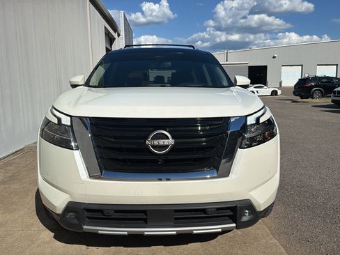 Certified 2022 Nissan Pathfinder Platinum w/ Cargo Package AWD/4WD image 7