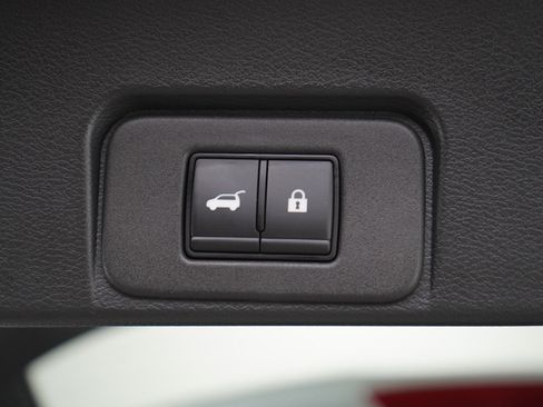 Used 2024 Nissan Rogue SV w/ SV Premium Package image 16