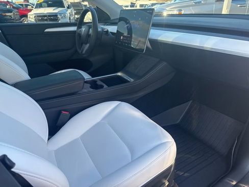 Used 2024 Tesla Model Y Performance image 8