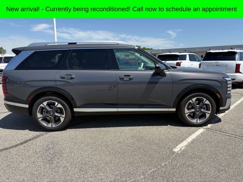 Used 2026 Hyundai Palisade Limited FWD image 2