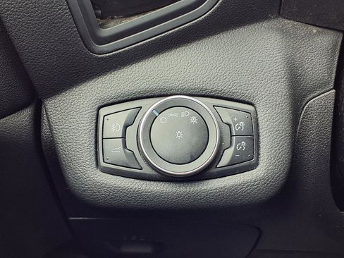 Used 2018 Ford Escape SE image 18