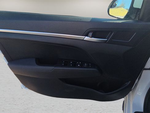 Used 2019 Hyundai Elantra SE w/ Cargo Package image 22