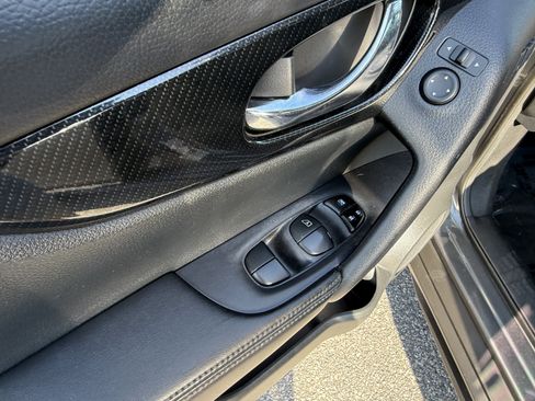 Used 2019 Nissan Rogue SL AWD/4WD image 15