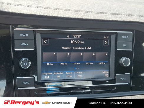 Used 2024 Volkswagen Jetta SE image 19