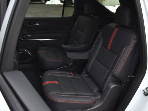 New 2026 Chevrolet Traverse RS image 11