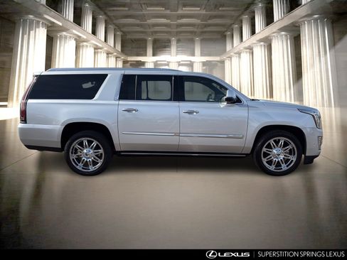 Used 2020 Cadillac Escalade ESV Platinum image 3