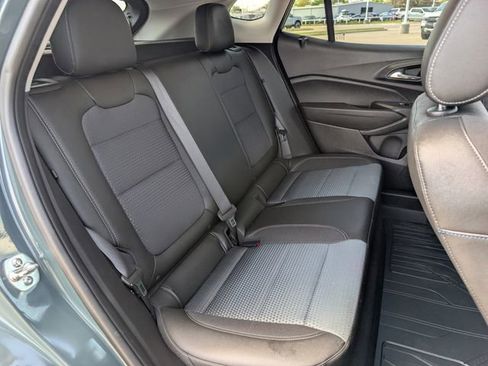 Used 2025 Chevrolet Trax LT w/ LT Convenience Package image 26