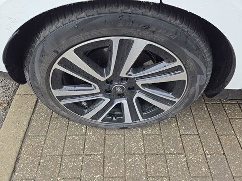 Certified 2023 Land Rover Range Rover SE image 12