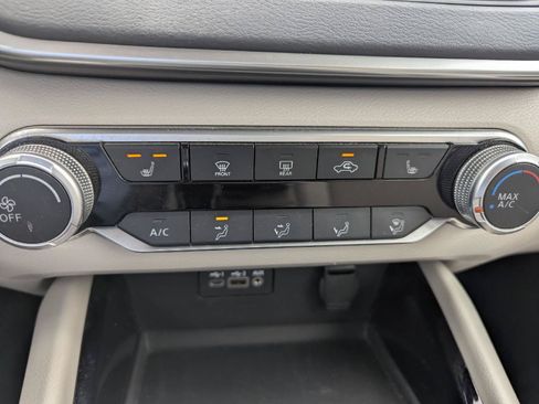 Used 2021 Nissan Altima 2.5 SV w/ SV Premium Package AWD/4WD image 16