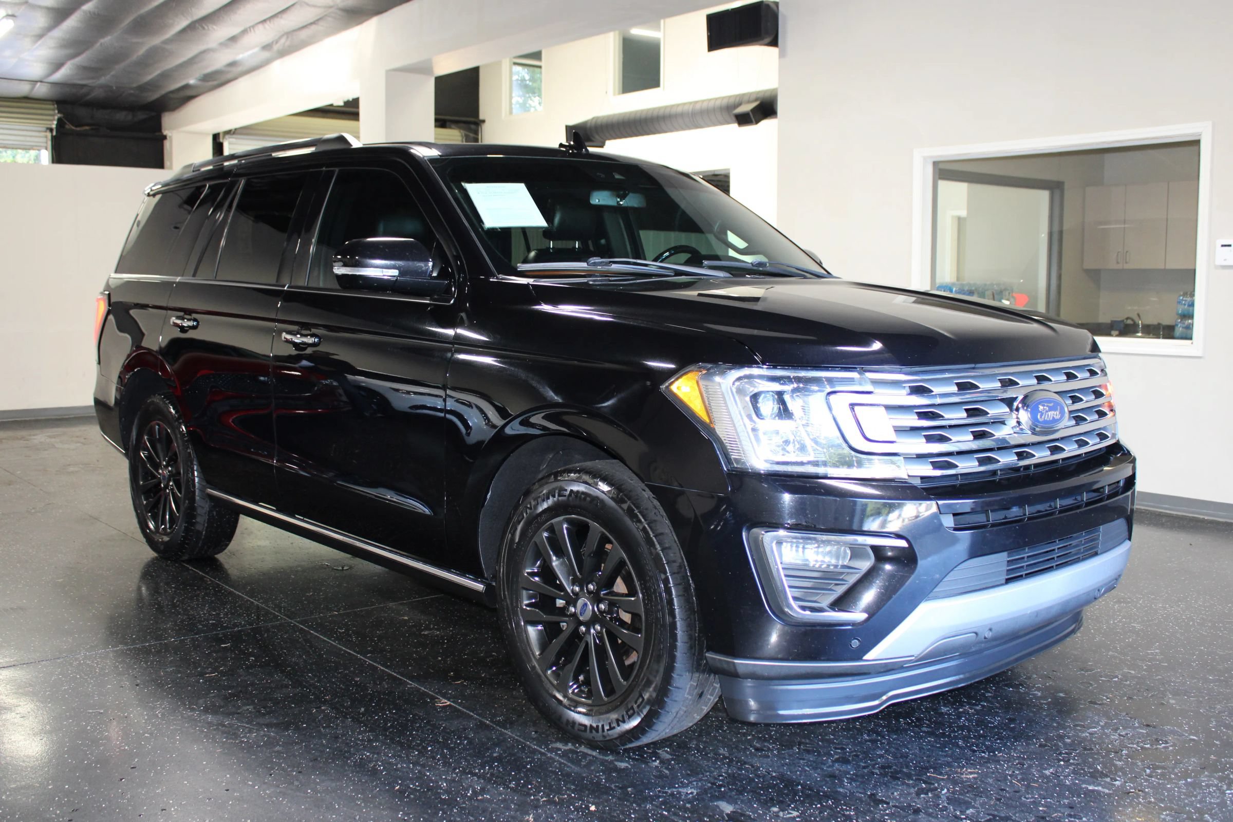 Used 2020 Ford Expedition Limited RWD image 2