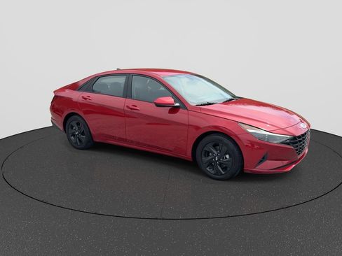 Used 2023 Hyundai Elantra SEL FWD image 2