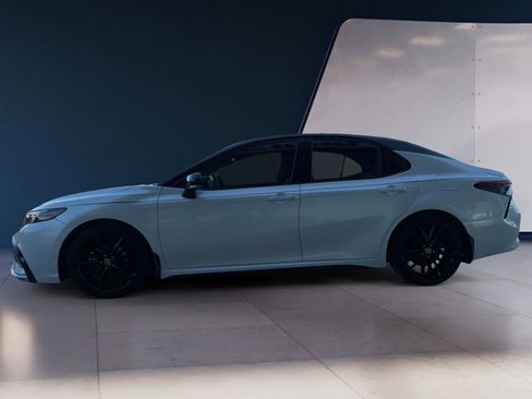 Used 2021 Toyota Camry XSE image 2