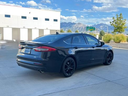 Used 2019 Ford Fusion SE w/ Equipment Group 151A FWD image 5
