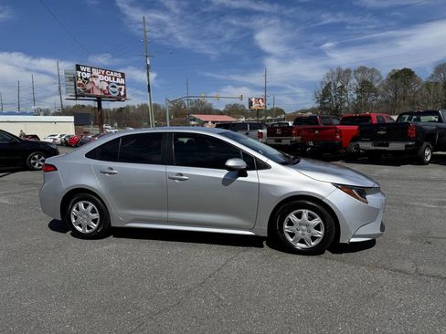 Used 2022 Toyota Corolla LE image 19