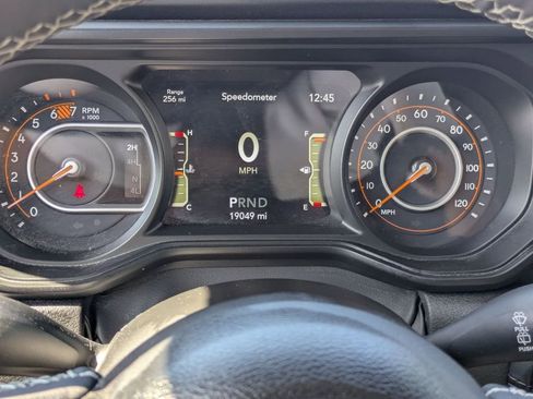 Used 2025 Jeep Wrangler Unlimited Rubicon AWD/4WD image 19