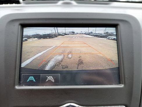 Used 2018 Chevrolet Equinox LT image 19