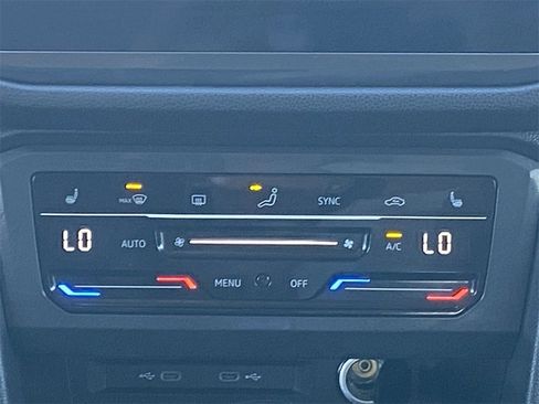 Used 2024 Volkswagen Tiguan SE image 29