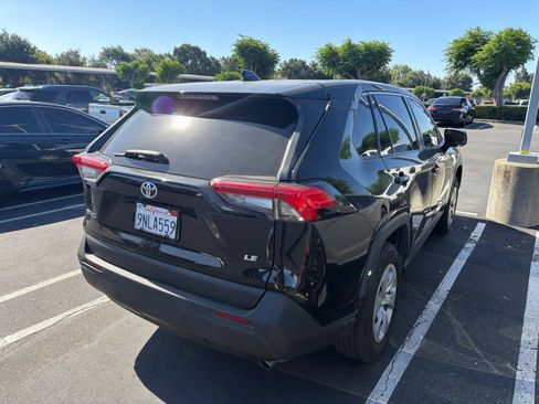 Certified 2022 Toyota RAV4 LE FWD image 8