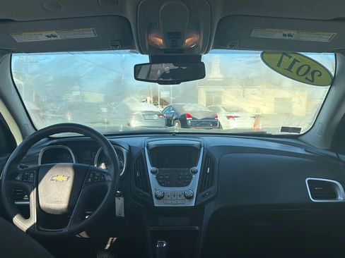 Used 2017 Chevrolet Equinox LS image 21