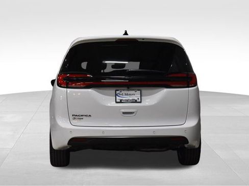 New 2026 Chrysler Pacifica Select image 8